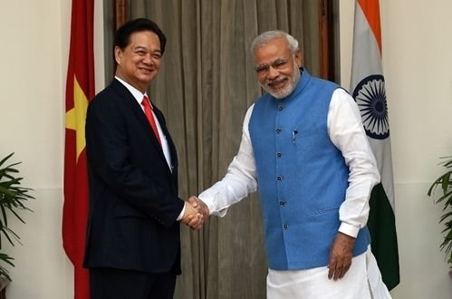 India supports Vietnam in purchasing defense equipment