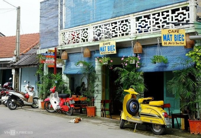 Four unique cafes in Hue
