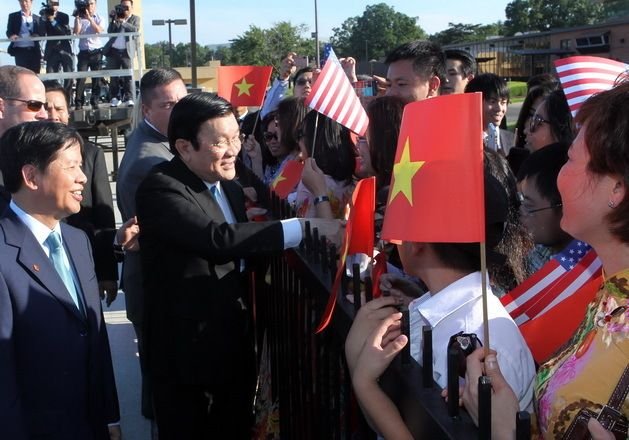 The President visits the Vietnamese embassy in the US