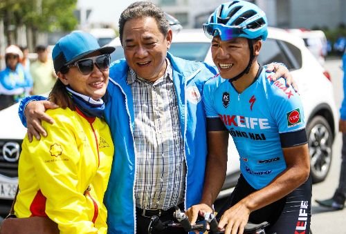The story of doping at the Tour de France through the words of a Vietnamese girl 2